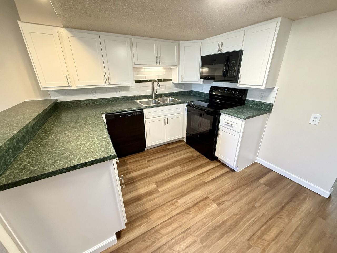 Jaq-Mar Duplexes - Photo 4 of 10