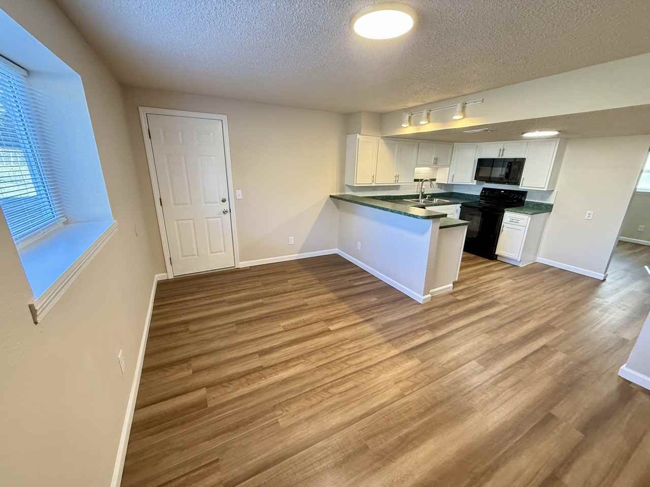 Jaq-Mar Duplexes - Photo 5 of 10