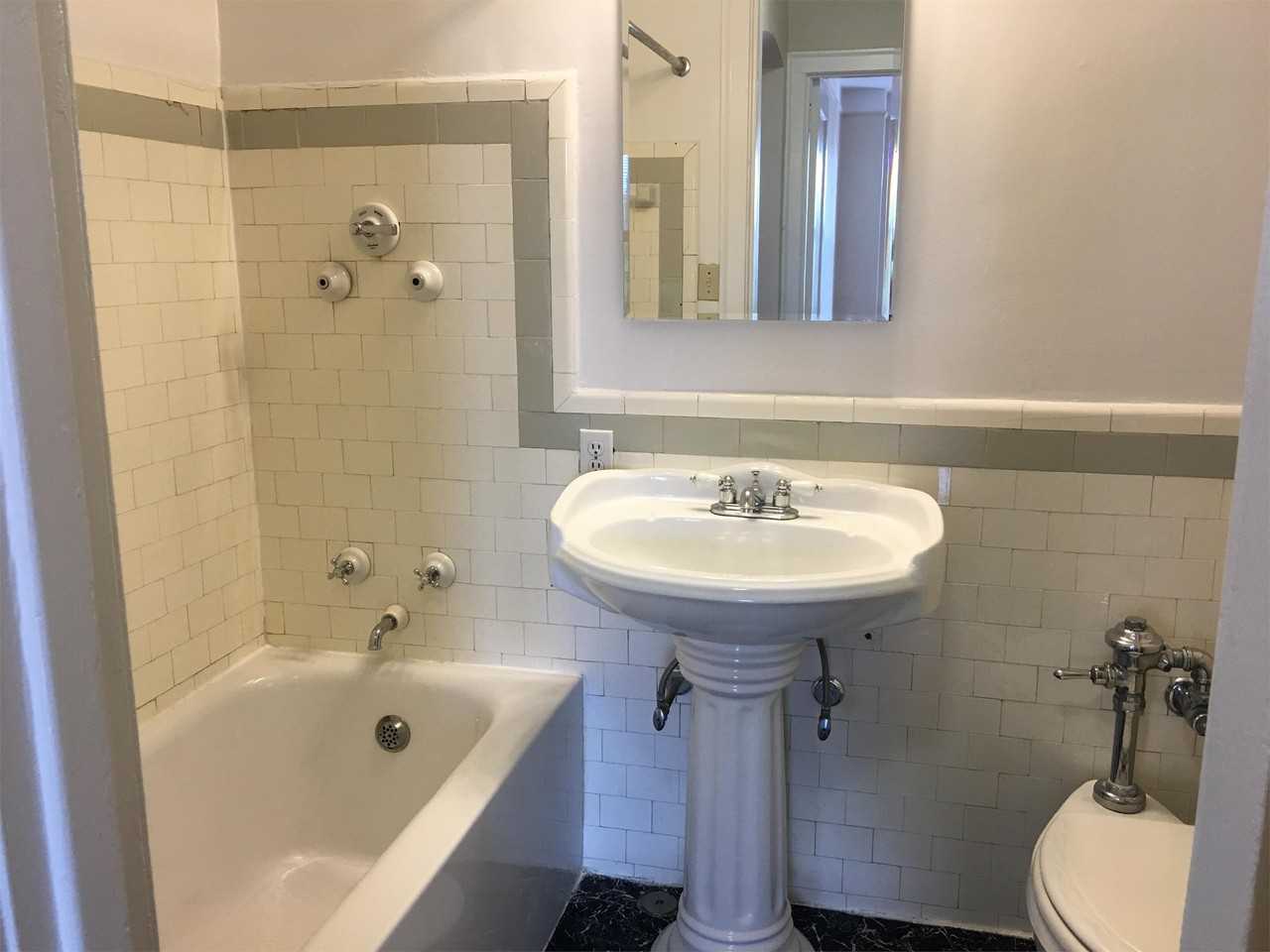 Parkstone Apartments - Photo 7 of 50