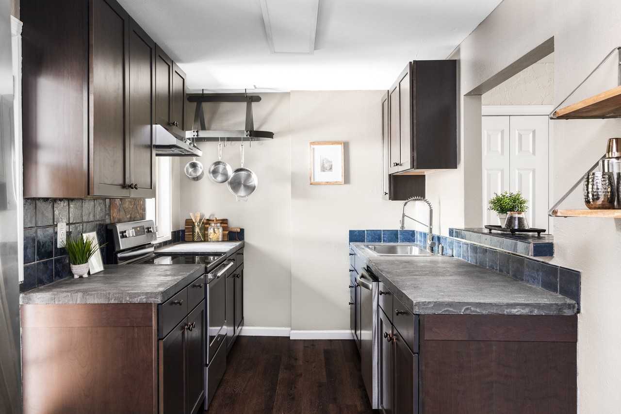 377 Pearl St #5 - Photo 4 of 18