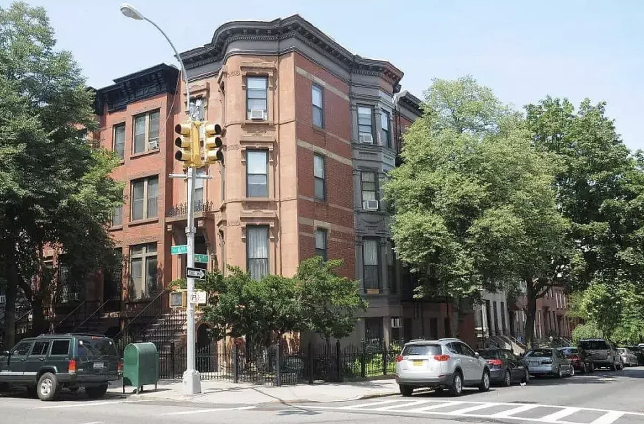 378 6th Ave #3A - Photo 3 of 7