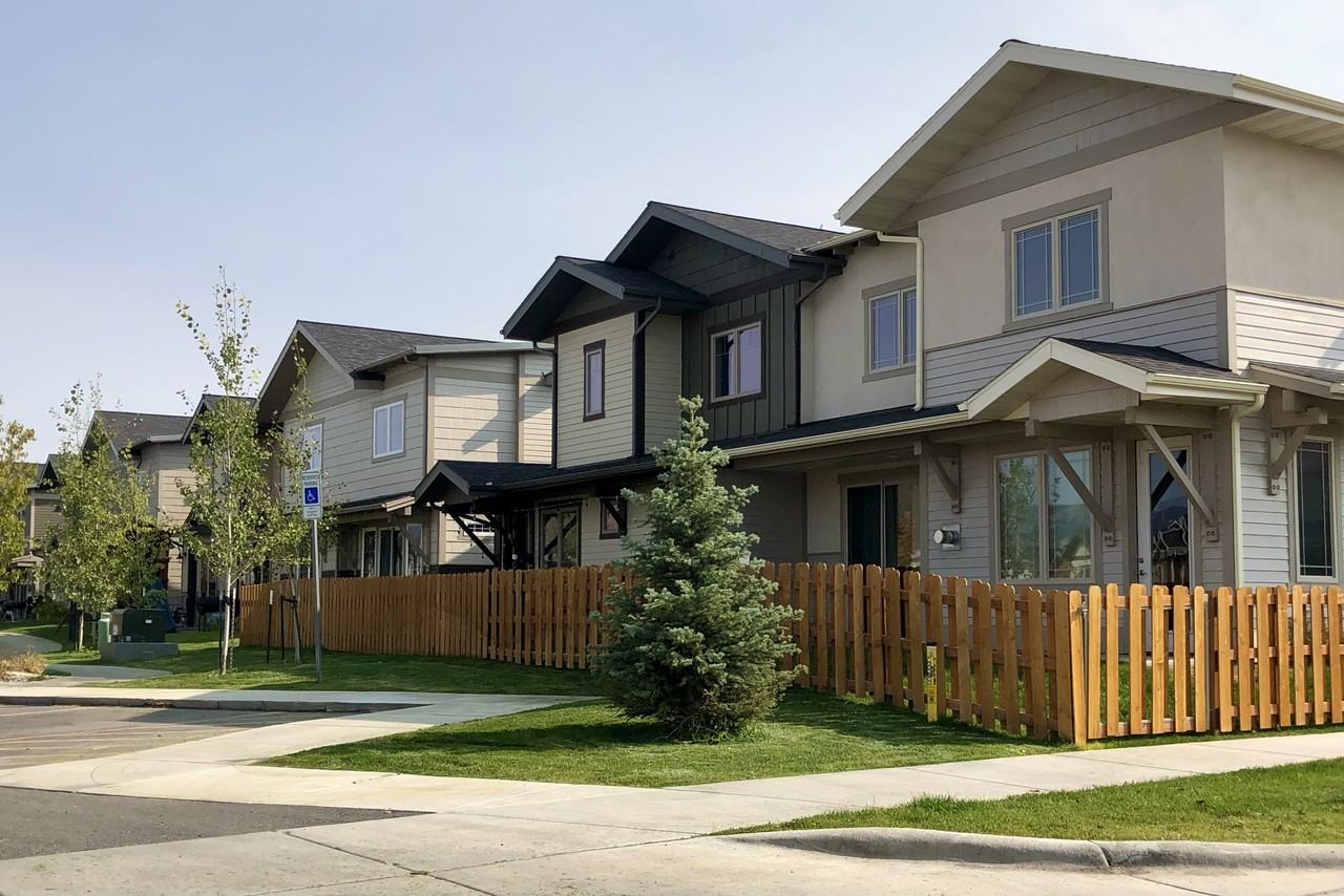 3091 Lori Ln - Photo 2 of 28