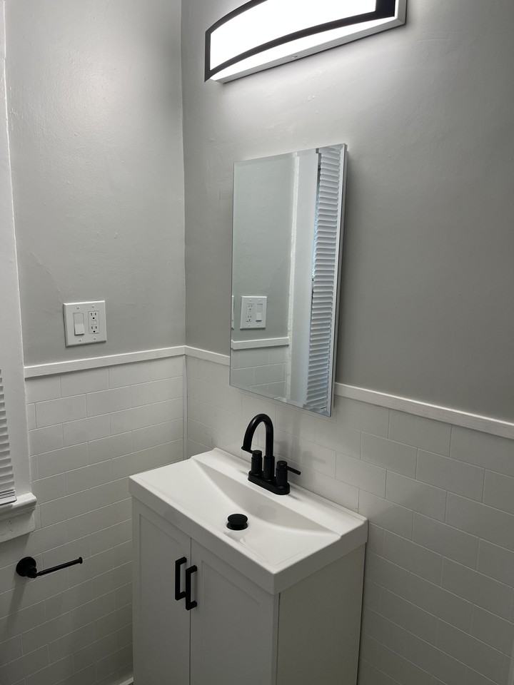 1919 Brookwood Avenue - Photo 5 of 10