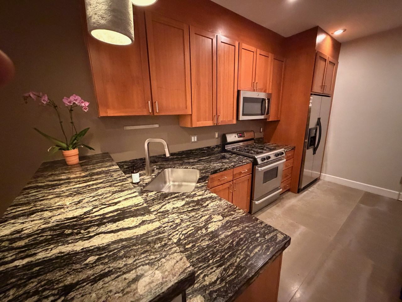 18 Norfolk St #18 - Photo 2 of 23