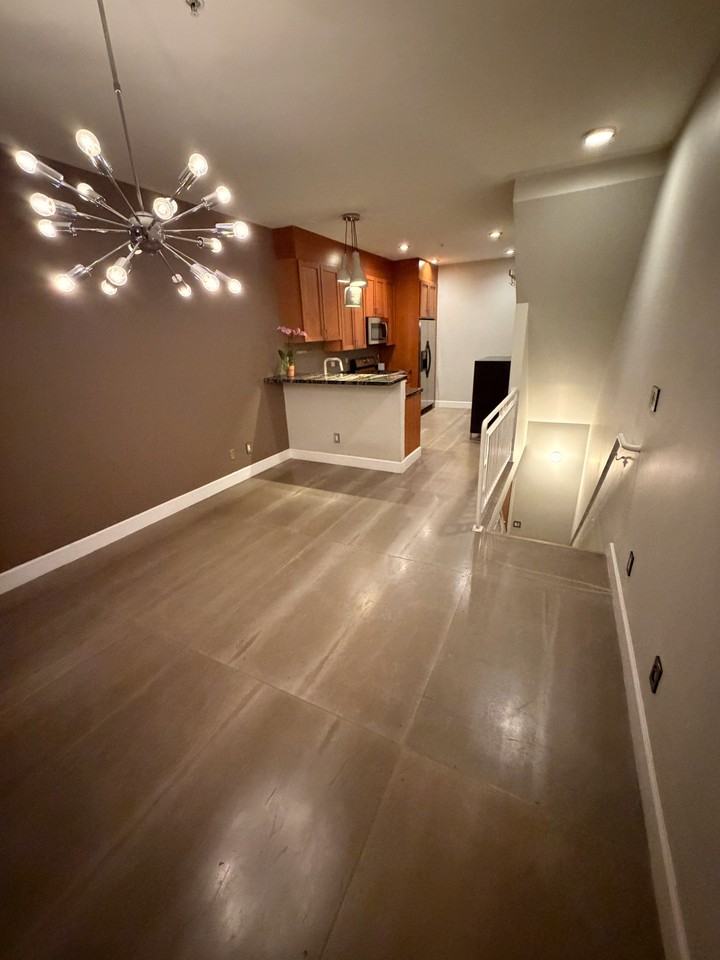 18 Norfolk St #18 - Photo 3 of 23