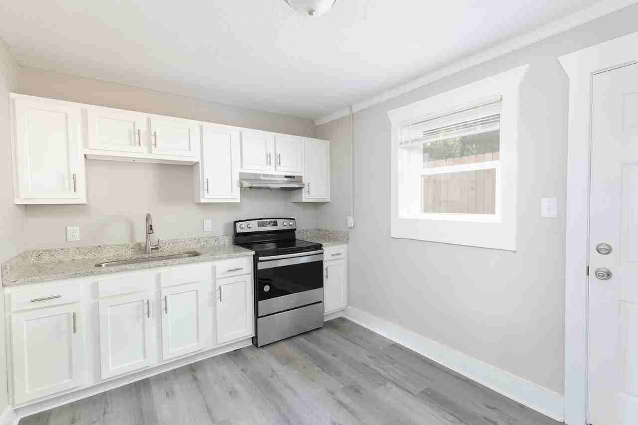 Duke Complex - Photo 4 of 9