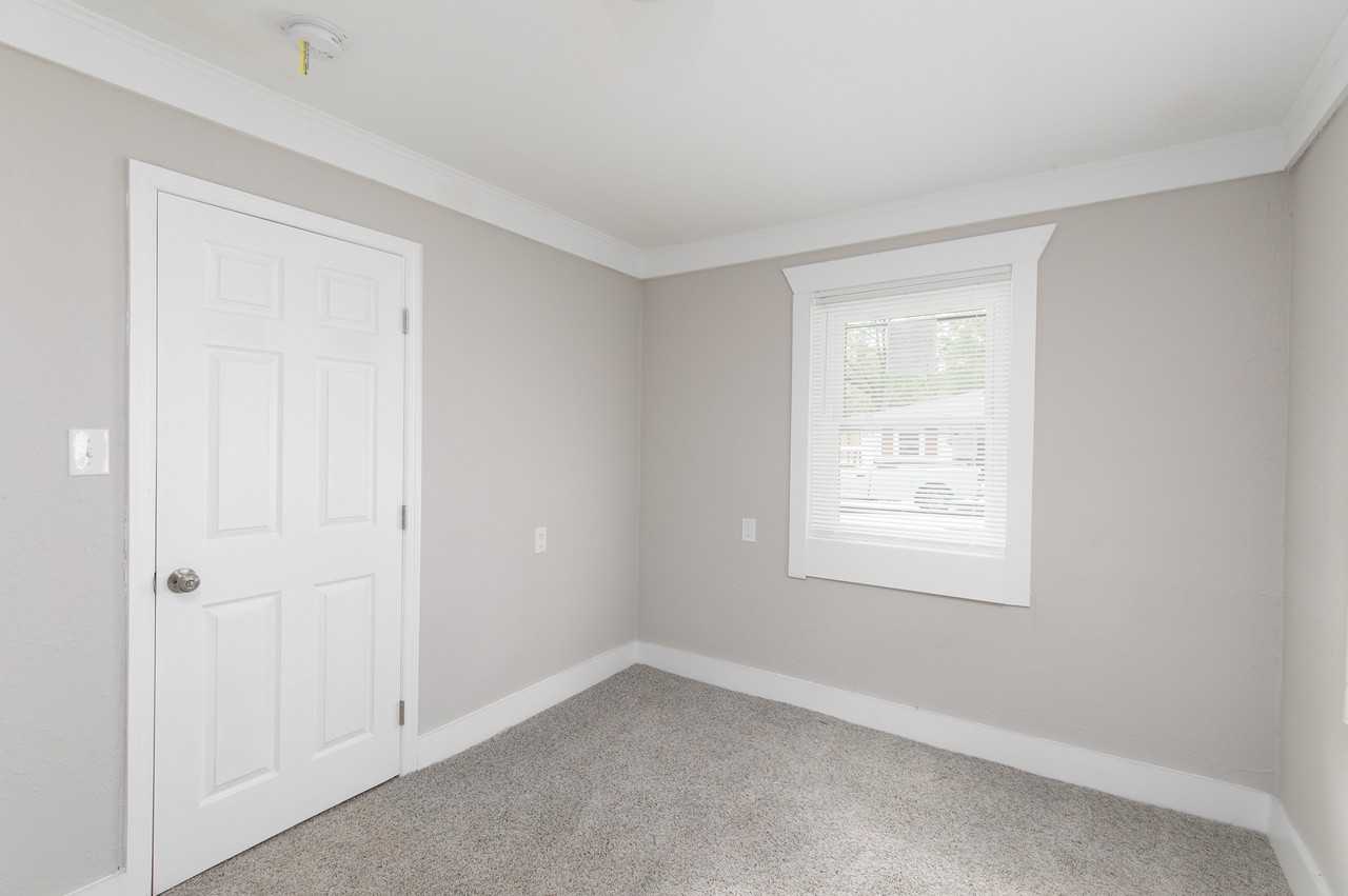 Duke Complex - Photo 5 of 9