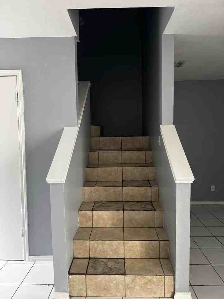 900 West Cherokee Avenue - Photo 3 of 4