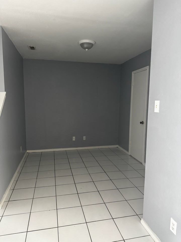 900 West Cherokee Avenue - Photo 4 of 4