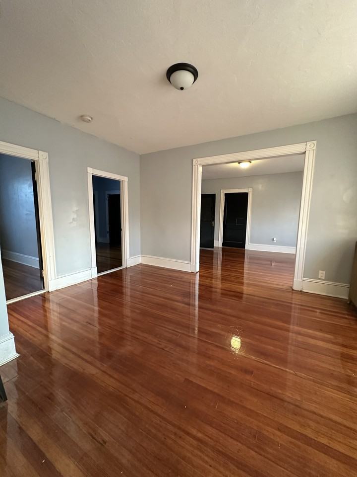 1566-1570 Acushnet Avenue - Photo 3 of 16