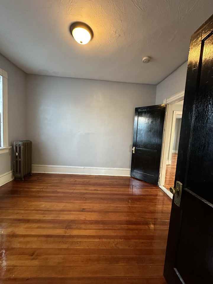 1566-1570 Acushnet Avenue - Photo 5 of 16