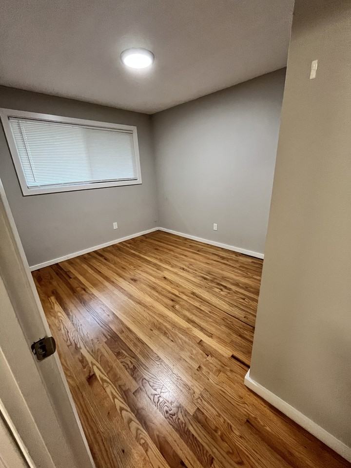 Twinlyn Place Apartments - Photo 4 of 16