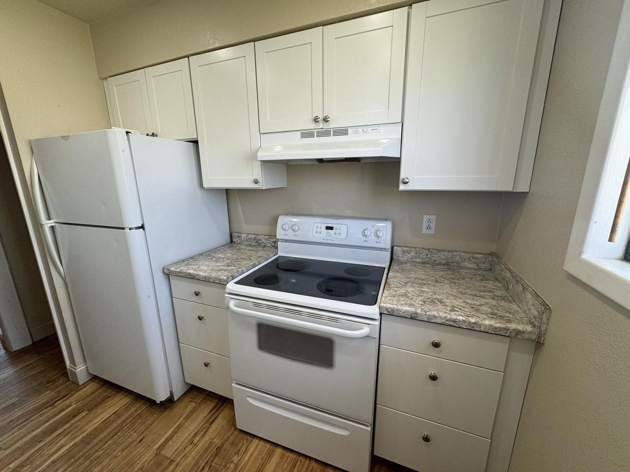 405 Roxy Lane - Photo 3 of 15