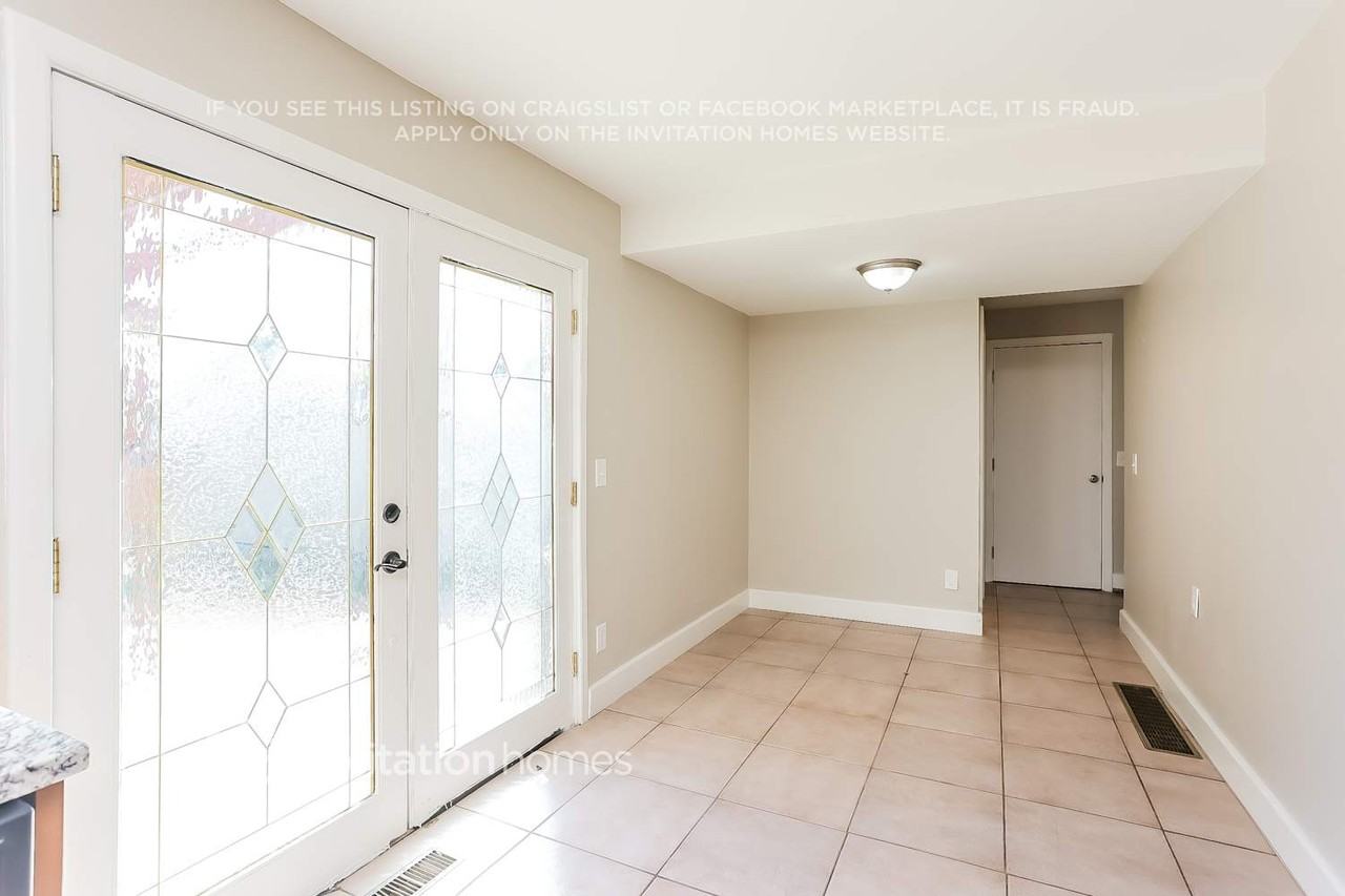 1314 S Zeno St - Photo 4 of 15