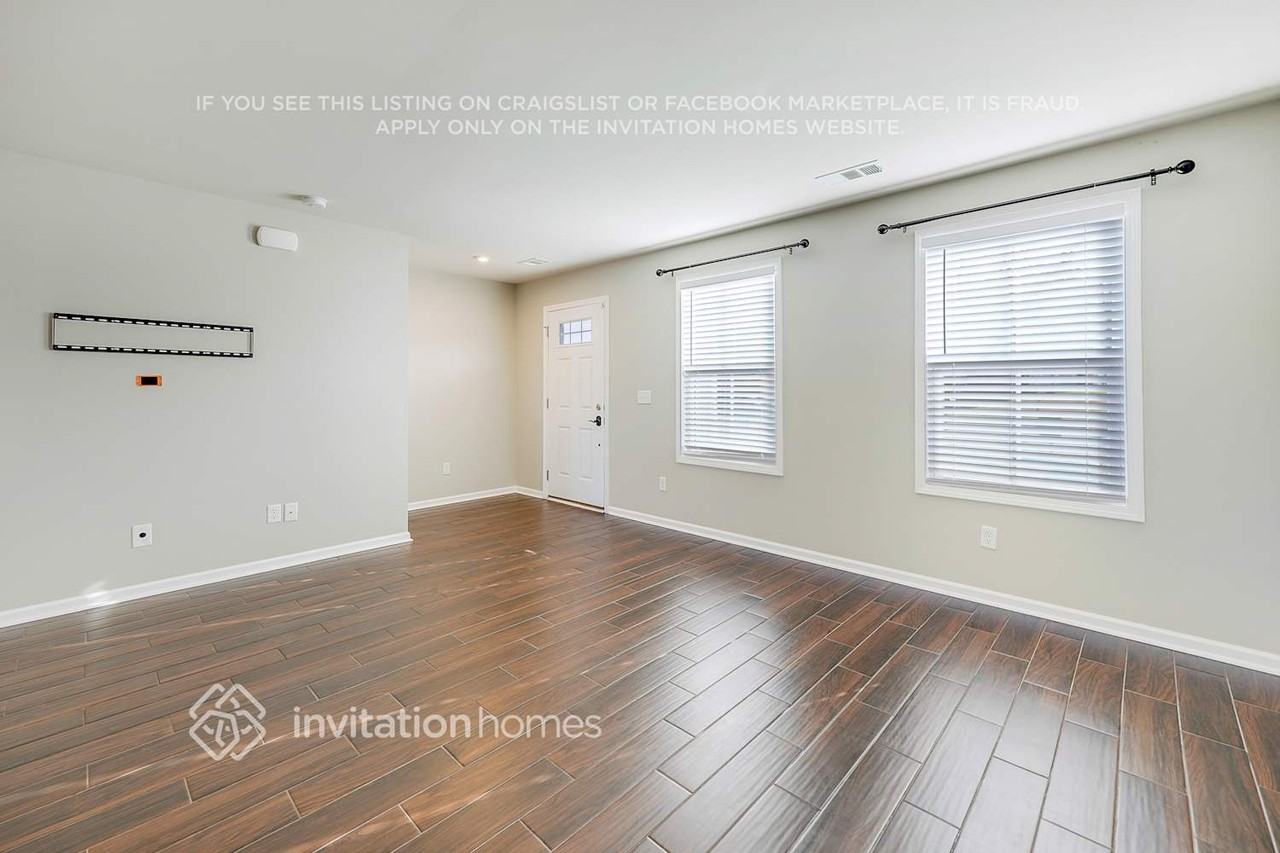 226 Nottingham Ln - Photo 4 of 23