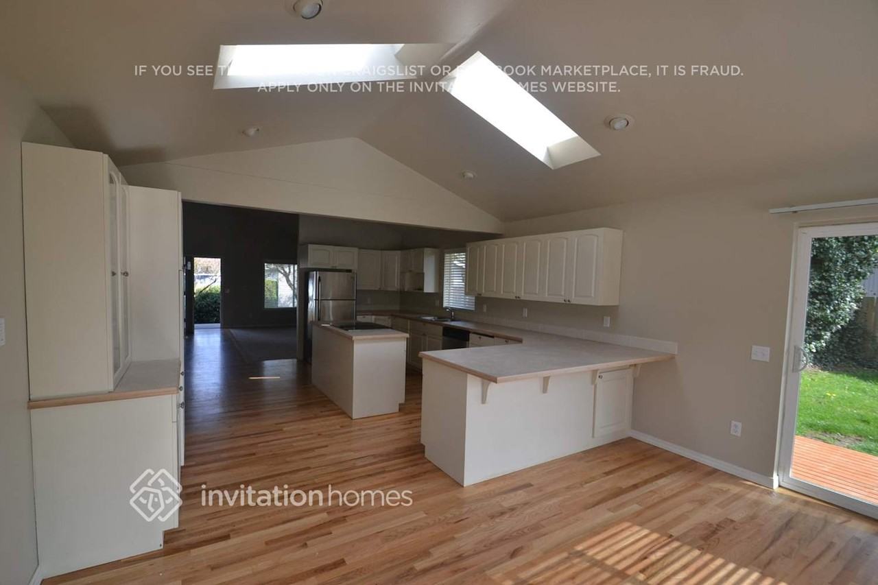 931 S 240th Pl - Photo 5 of 15