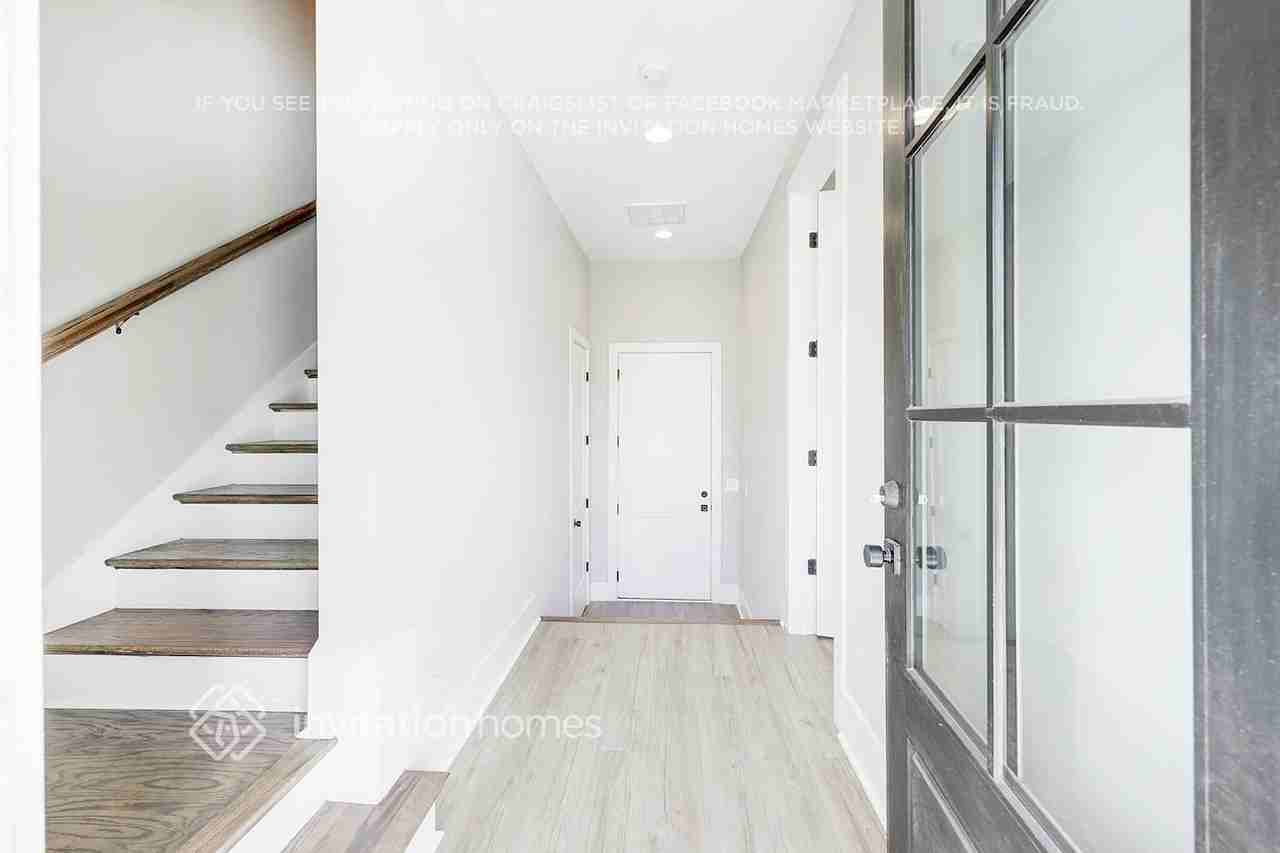 647 Vernon Ave #102 - Photo 5 of 29