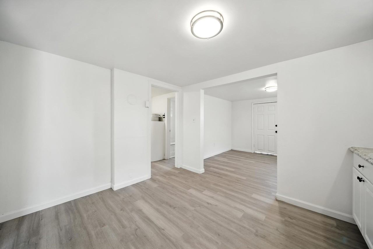 70 Ne Rose St #B - Photo 3 of 15