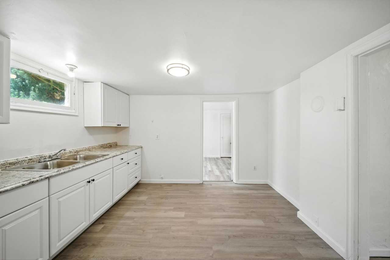 70 Ne Rose St #B - Photo 4 of 15