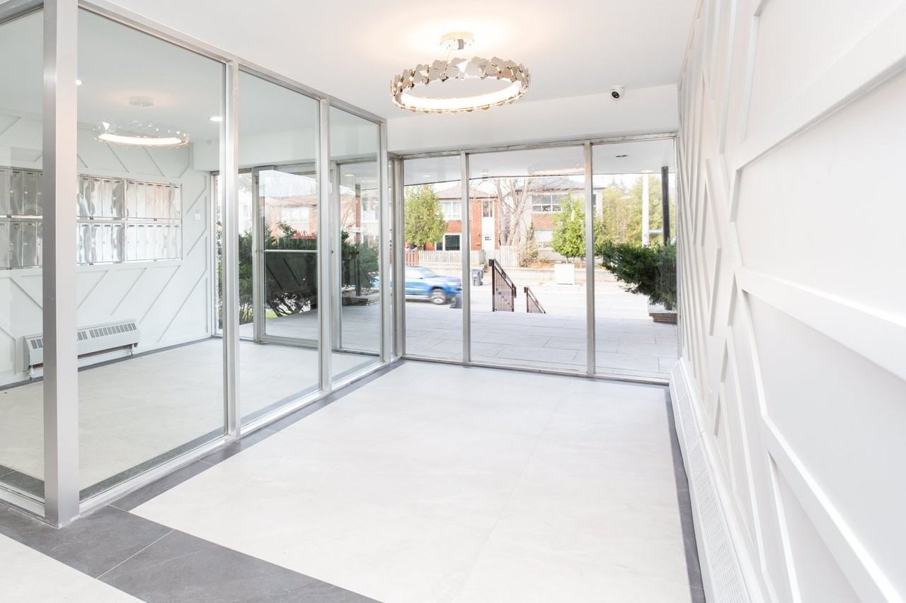 371 Lakeshore Rd W - Photo 2 of 9