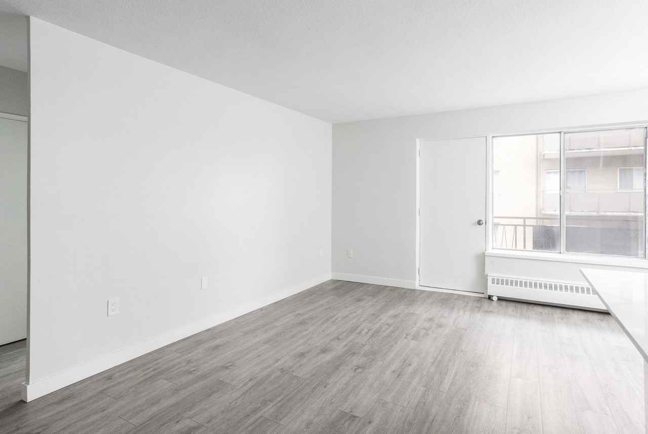 371 Lakeshore Rd W - Photo 6 of 9