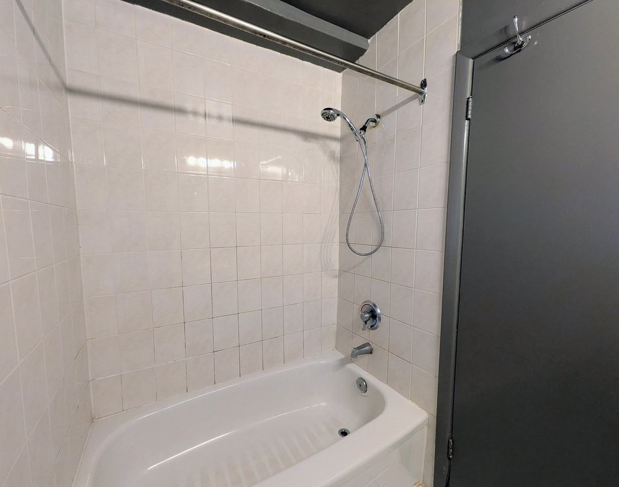 80 Albert Ave - Photo 7 of 11