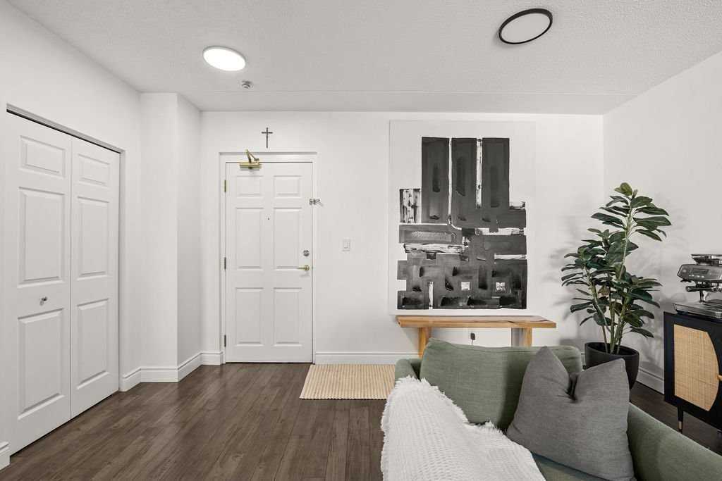 8335 Wyandotte St E - Photo 3 of 22