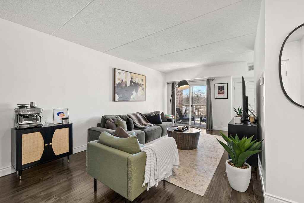 8335 Wyandotte St E - Photo 4 of 22