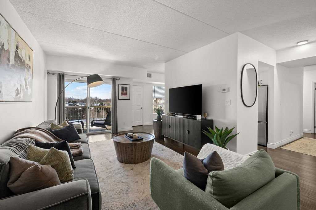 8335 Wyandotte St E - Photo 5 of 22