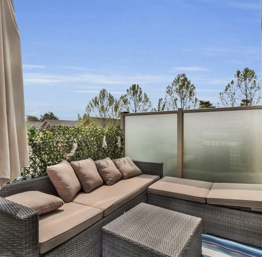 1850 Beaverbrook Ave - Photo 2 of 9