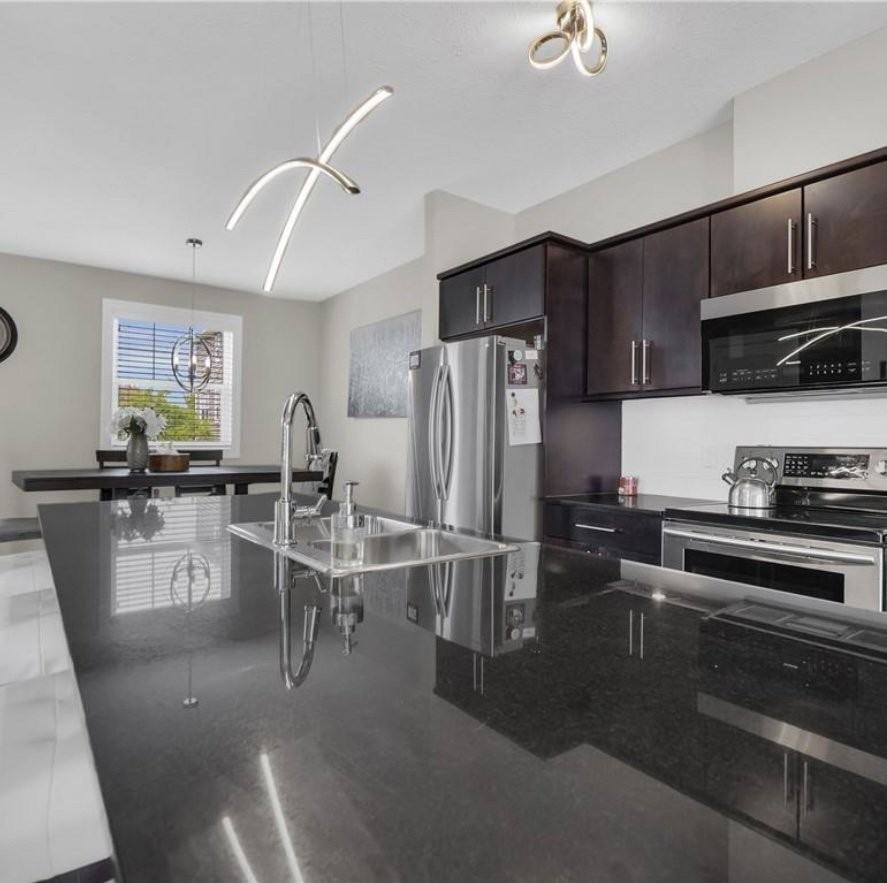 1850 Beaverbrook Ave - Photo 4 of 9