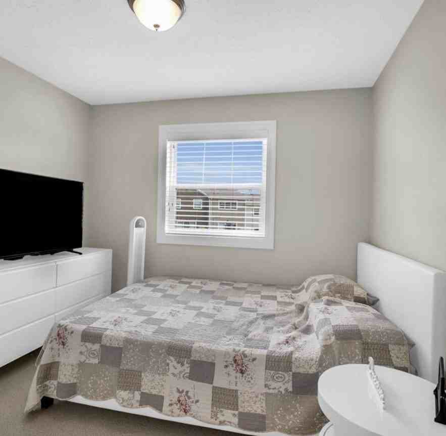 1850 Beaverbrook Ave - Photo 7 of 9