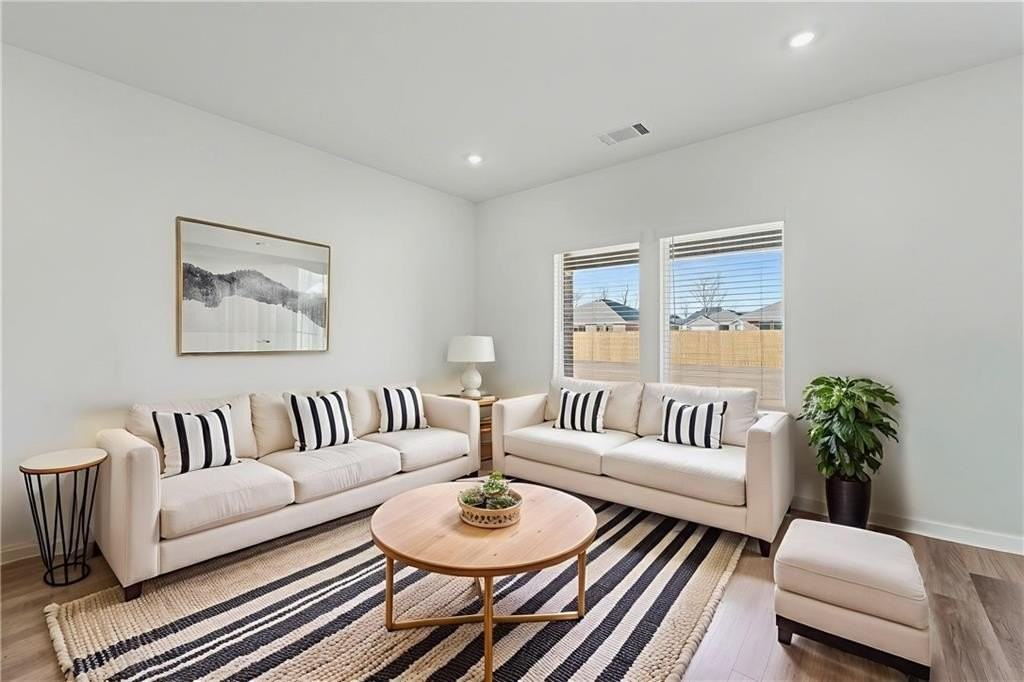 539 Colorado St - Photo 3 of 26