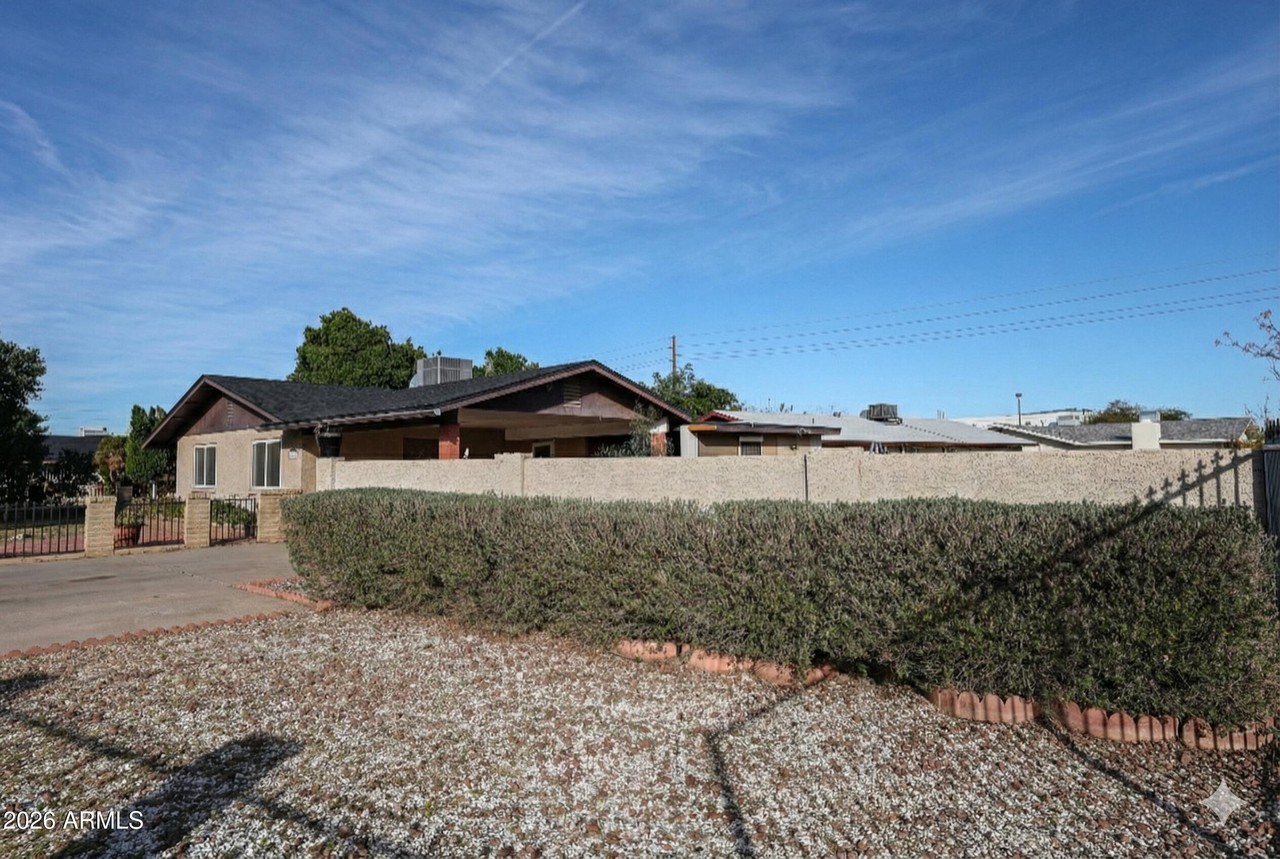 93 S 95th St - Photo 4 of 46