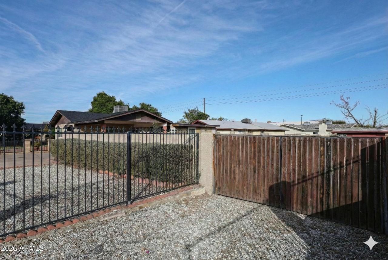 93 S 95th St - Photo 5 of 46