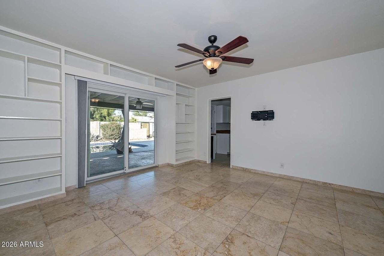 6816 E Coronado Rd - Photo 7 of 41