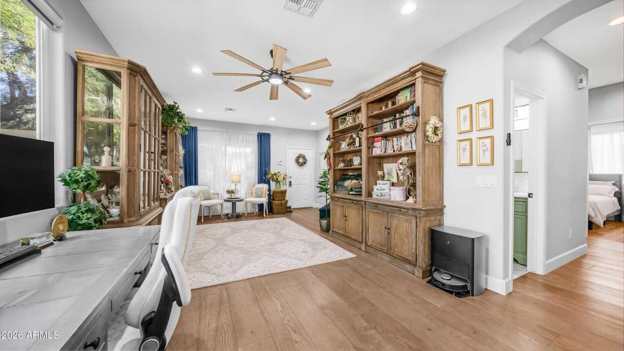 25084 N 68th Ave - Photo 5 of 36