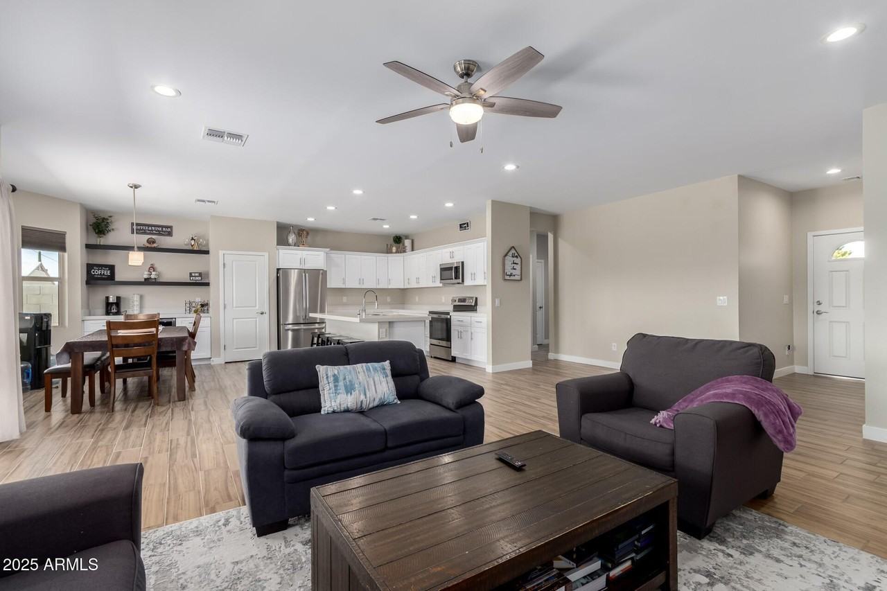 8944 W Century Dr - Photo 6 of 35