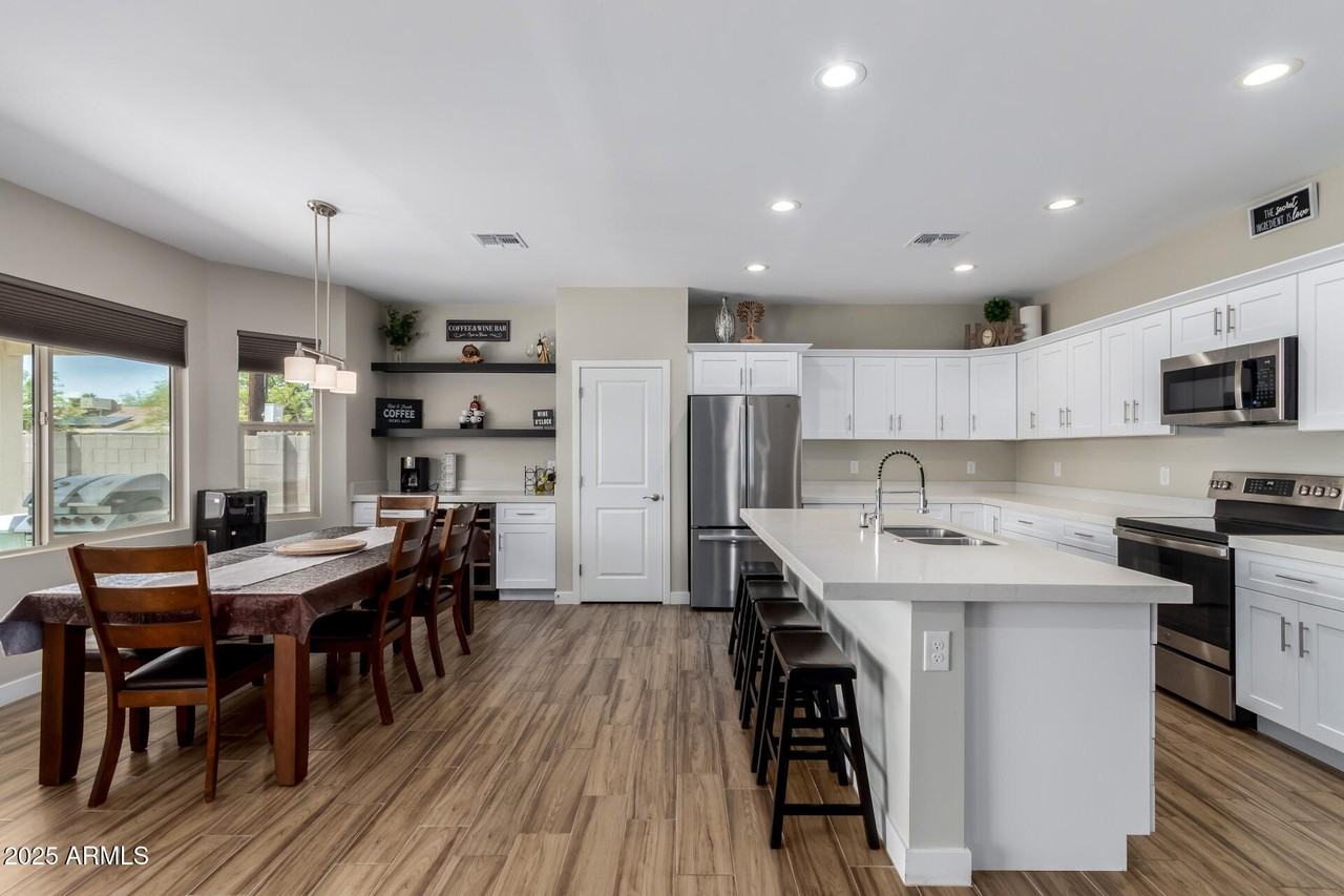 8944 W Century Dr - Photo 7 of 35