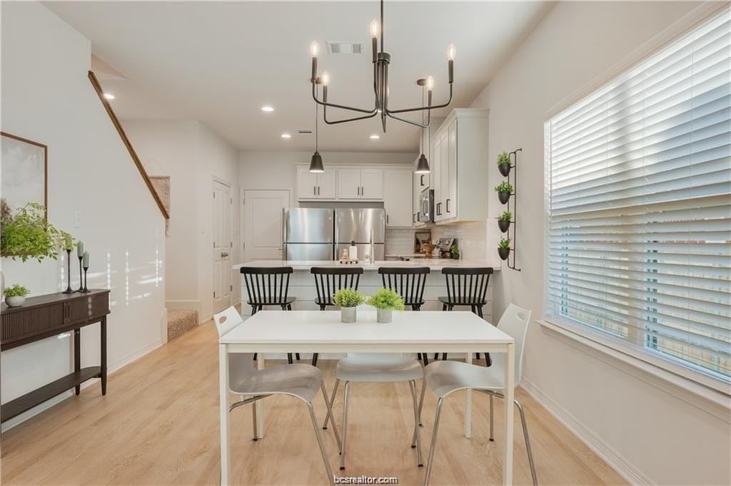 216 Richards St - Photo 4 of 15