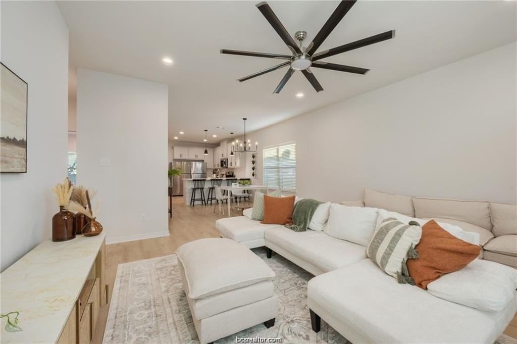 216 Richards St - Photo 5 of 15