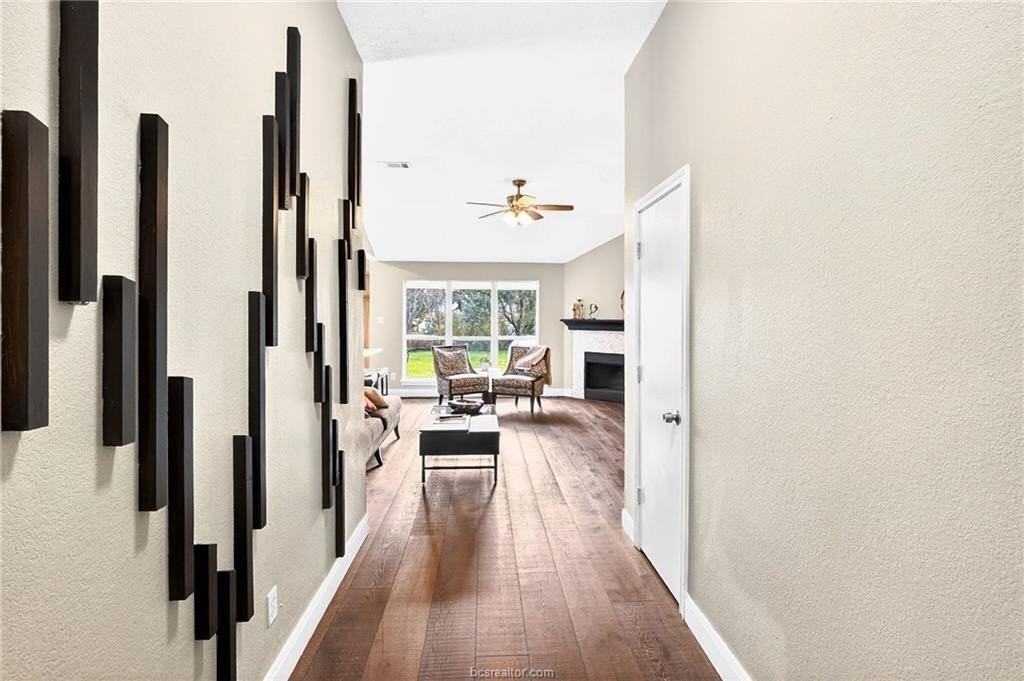 2230 Howell Ave - Photo 6 of 26