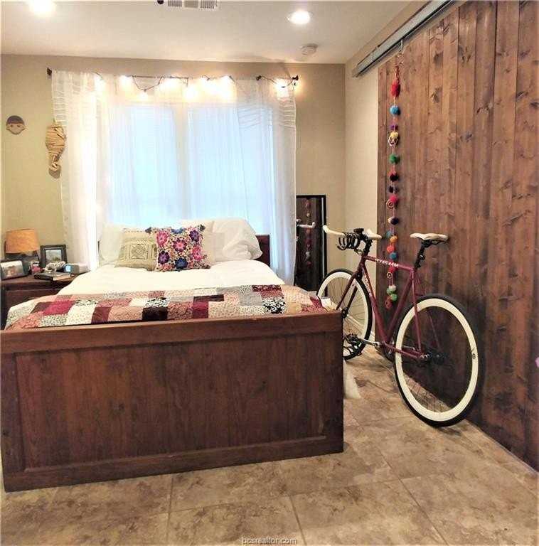 4100 Aspen St #D - Photo 3 of 11