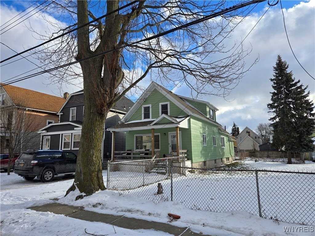 33 Trowbridge St - Photo 2 of 22