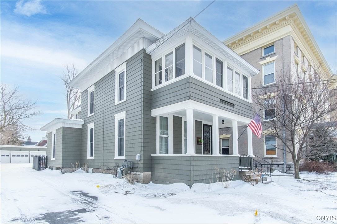 325 Holcomb St - Photo 2 of 21