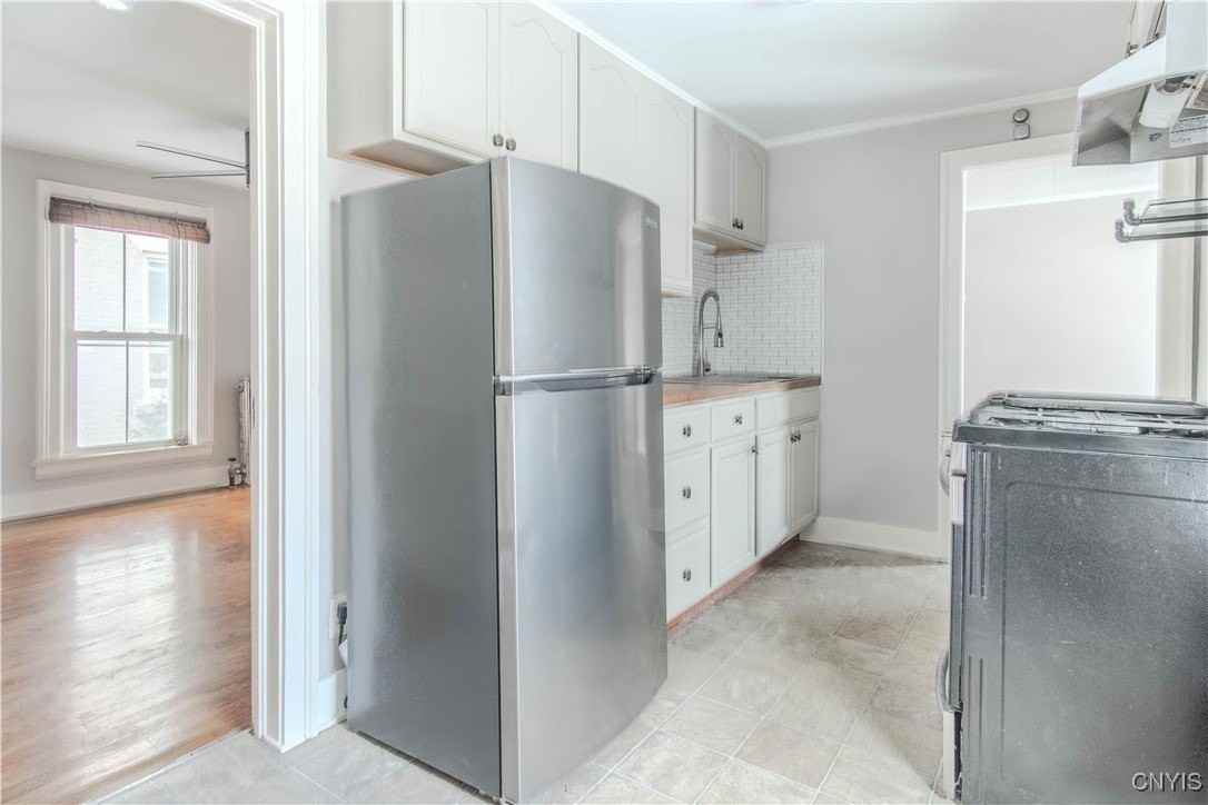 325 Holcomb St - Photo 6 of 21