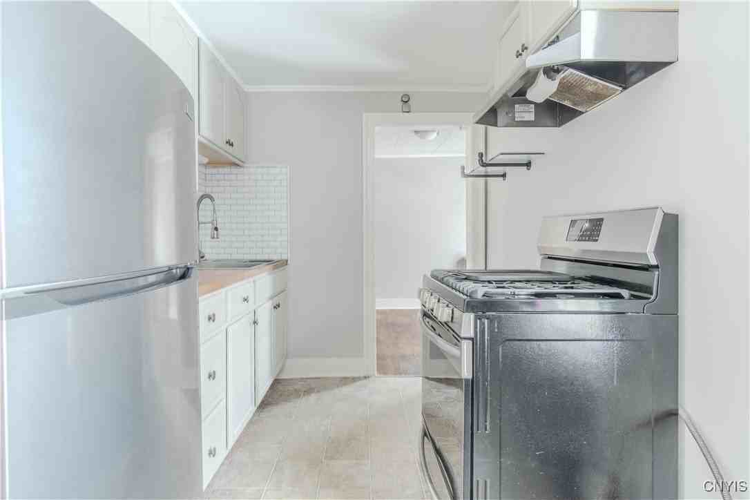 325 Holcomb St - Photo 7 of 21