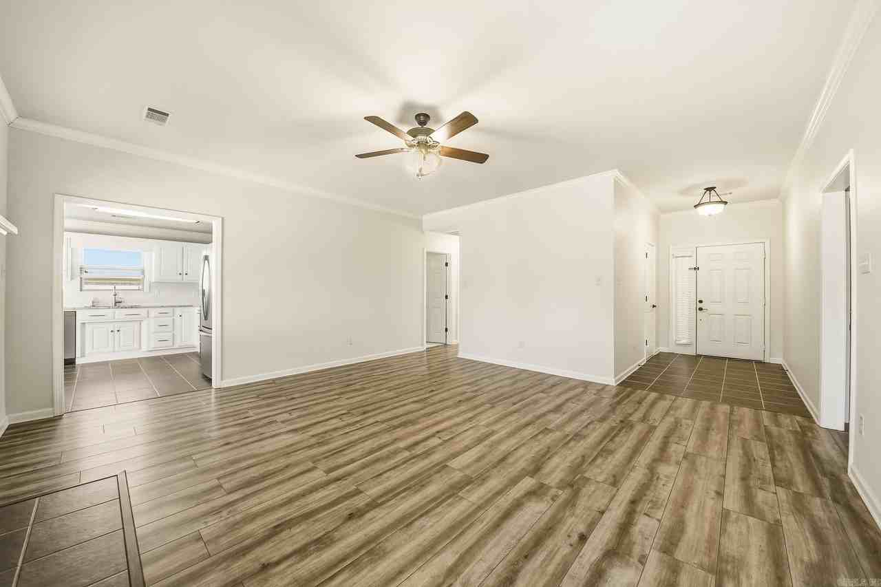 502 Rolling Creek Dr - Photo 6 of 38