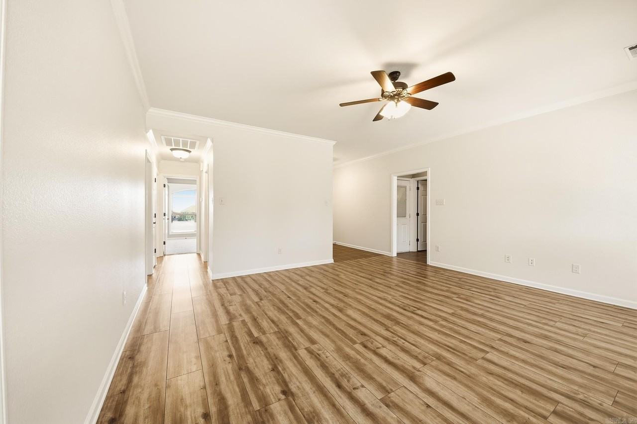 502 Rolling Creek Dr - Photo 7 of 38