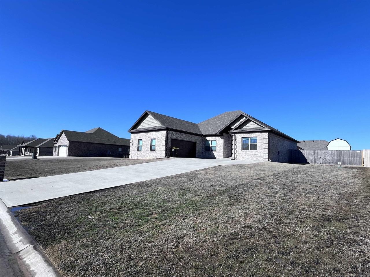 40 Darlin Dr - Photo 3 of 37